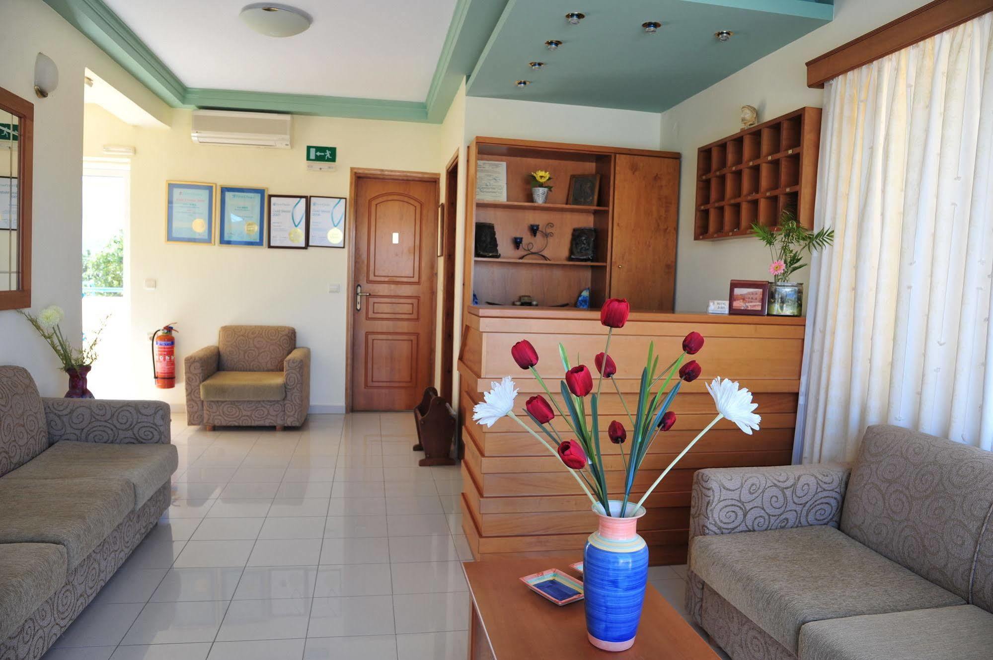 Dias Hotel Apartments Agia Marina Dış mekan fotoğraf