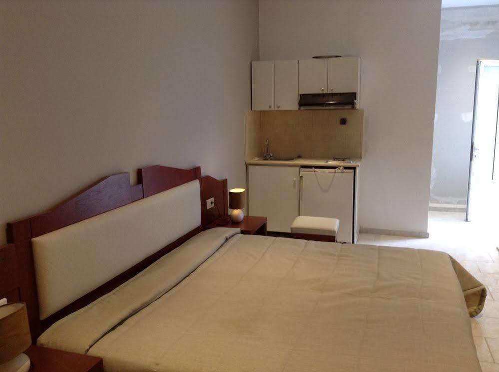 Dias Hotel Apartments Agia Marina Dış mekan fotoğraf